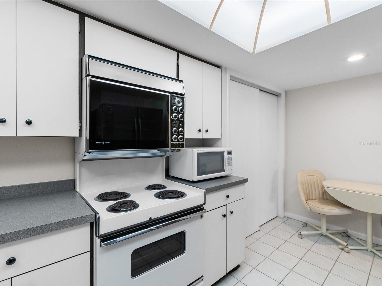 220 BELLEVIEW BLVD #702, BELLEAIR, FL, 33756