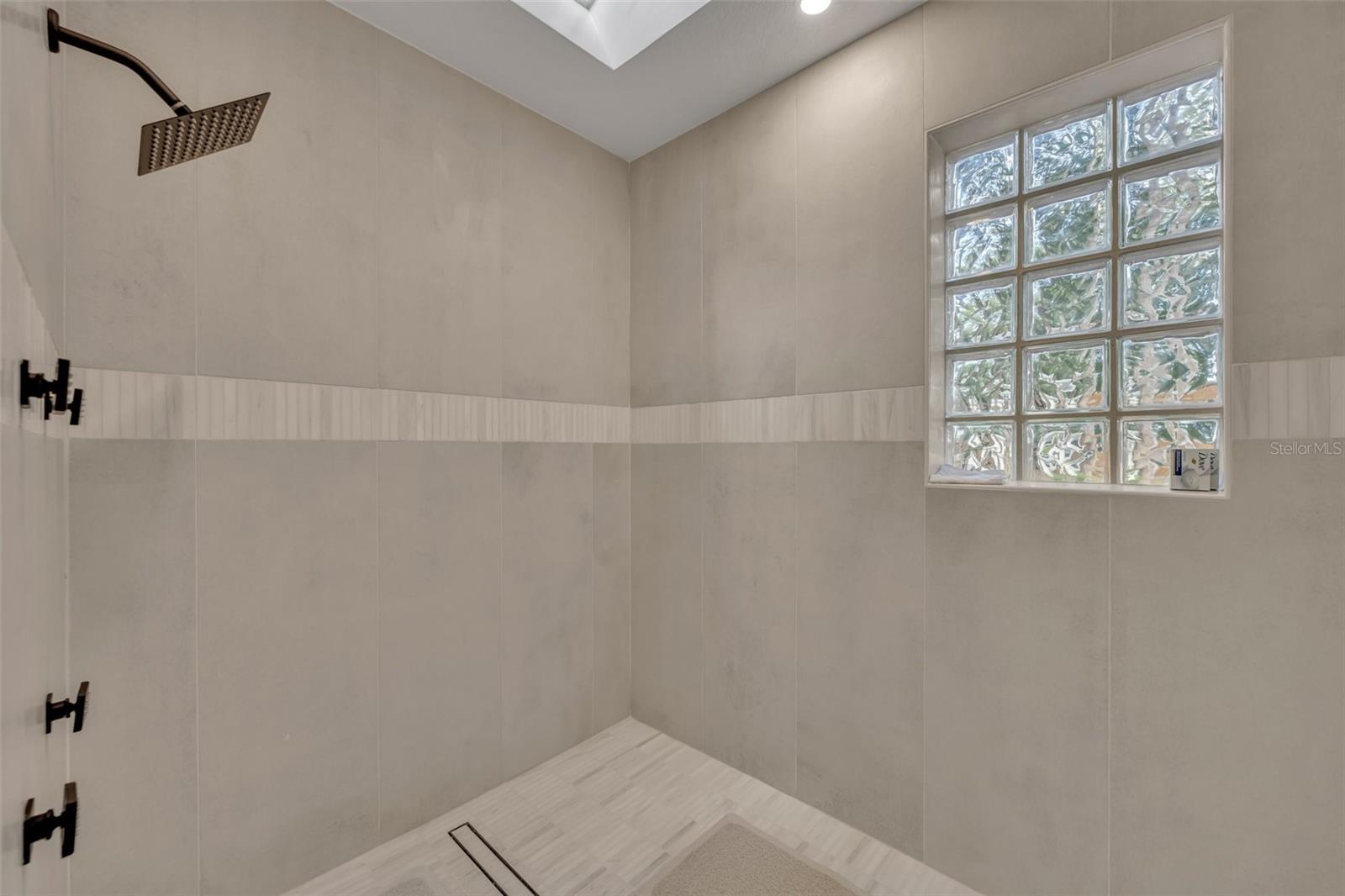 425 WHISPERING OAK LN, APOPKA, FL, 32712