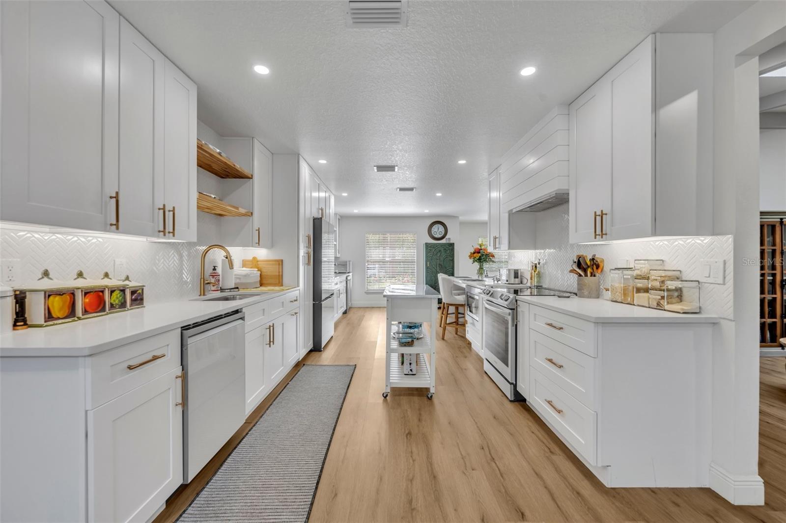 425 WHISPERING OAK LN, APOPKA, FL, 32712