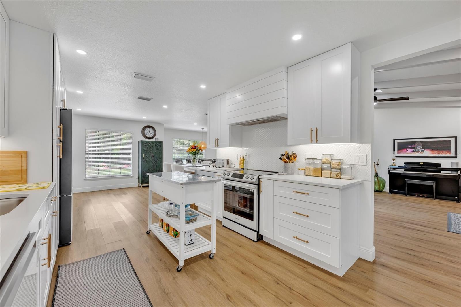 425 WHISPERING OAK LN, APOPKA, FL, 32712
