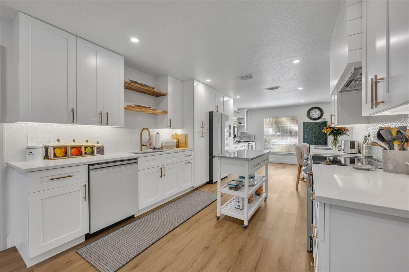 425 WHISPERING OAK LN, APOPKA, FL, 32712