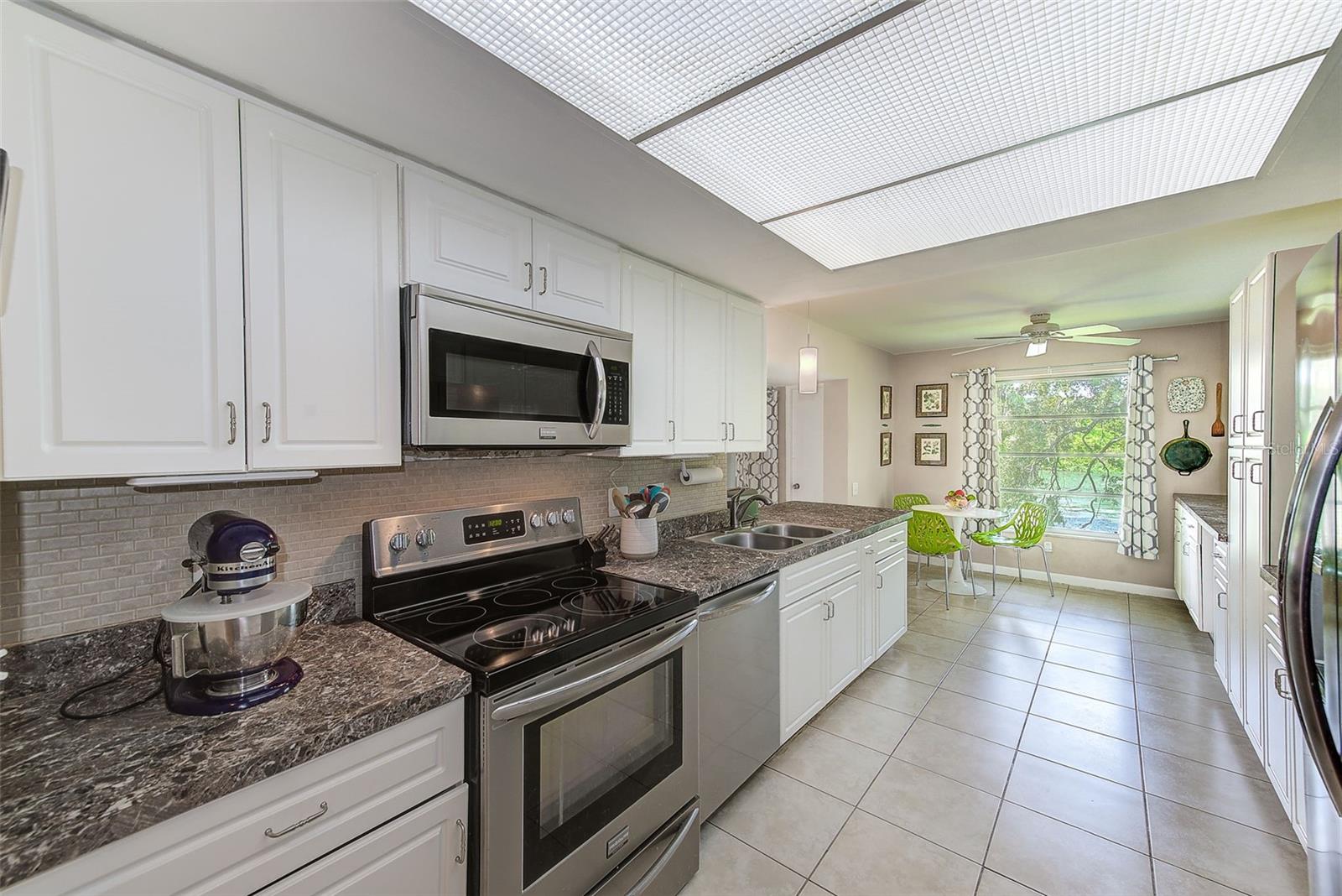 1895 LAKE JUDY LEE DR, LARGO, FL, 33771