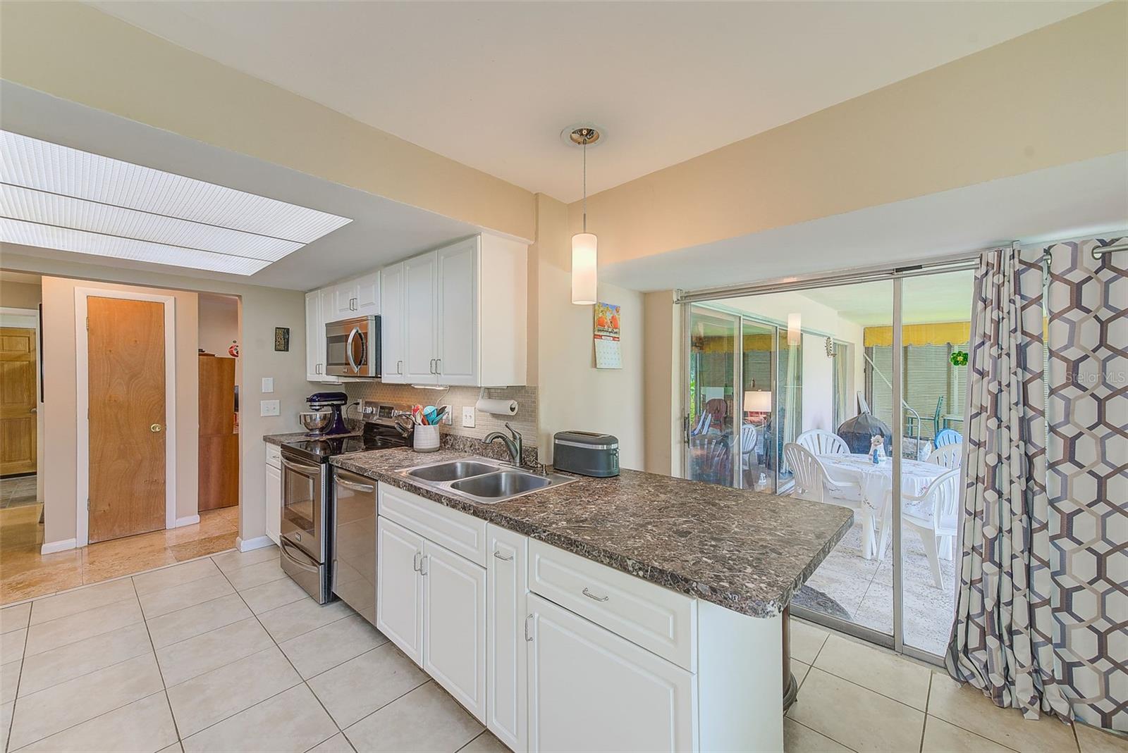 1895 LAKE JUDY LEE DR, LARGO, FL, 33771
