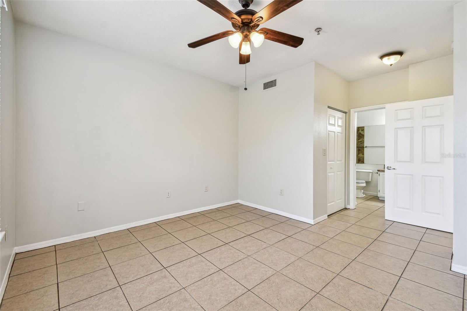 5608 PINNACLE HEIGHTS CIR #305, TAMPA, FL, 33624
