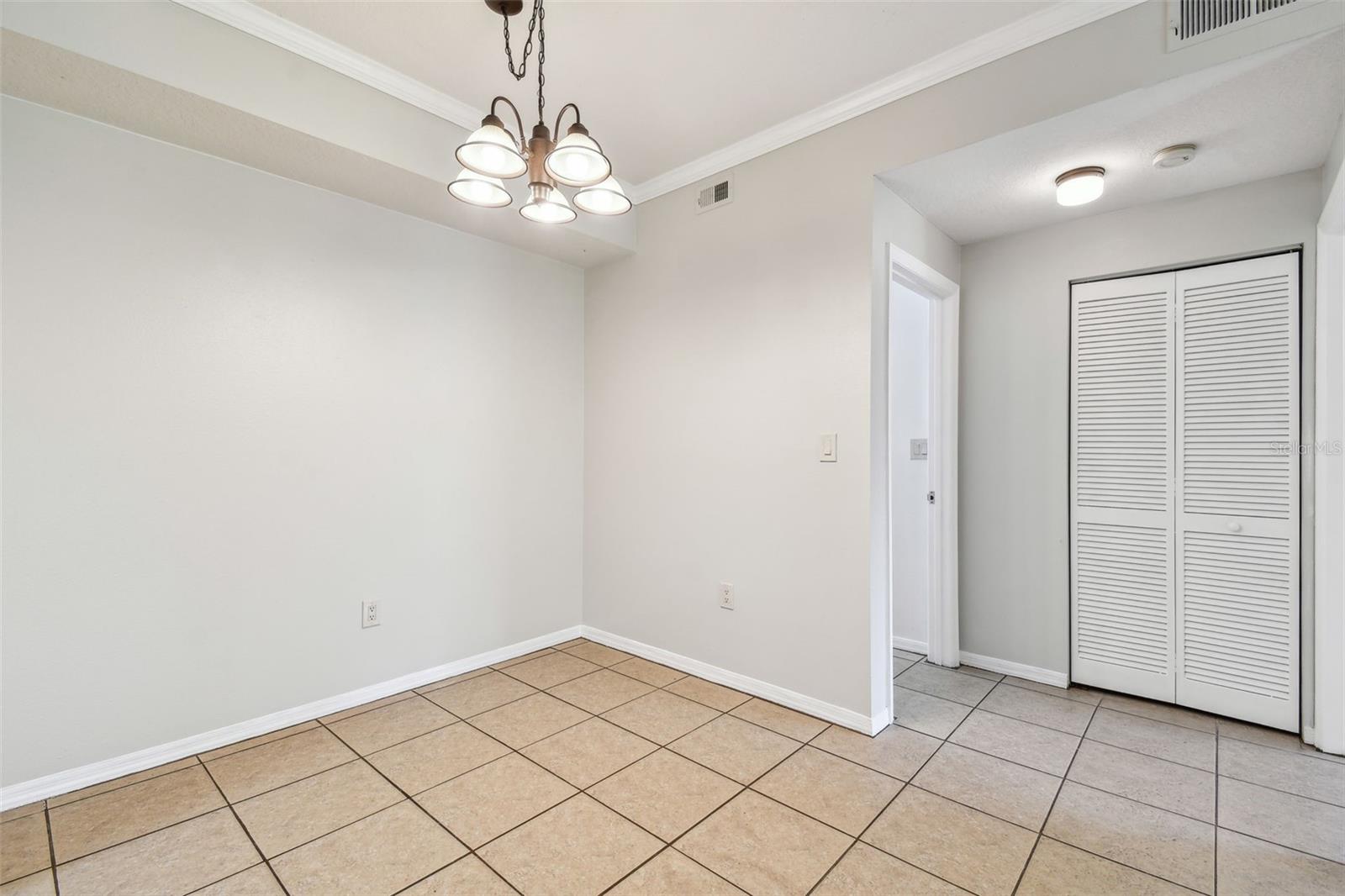 5608 PINNACLE HEIGHTS CIR #305, TAMPA, FL, 33624