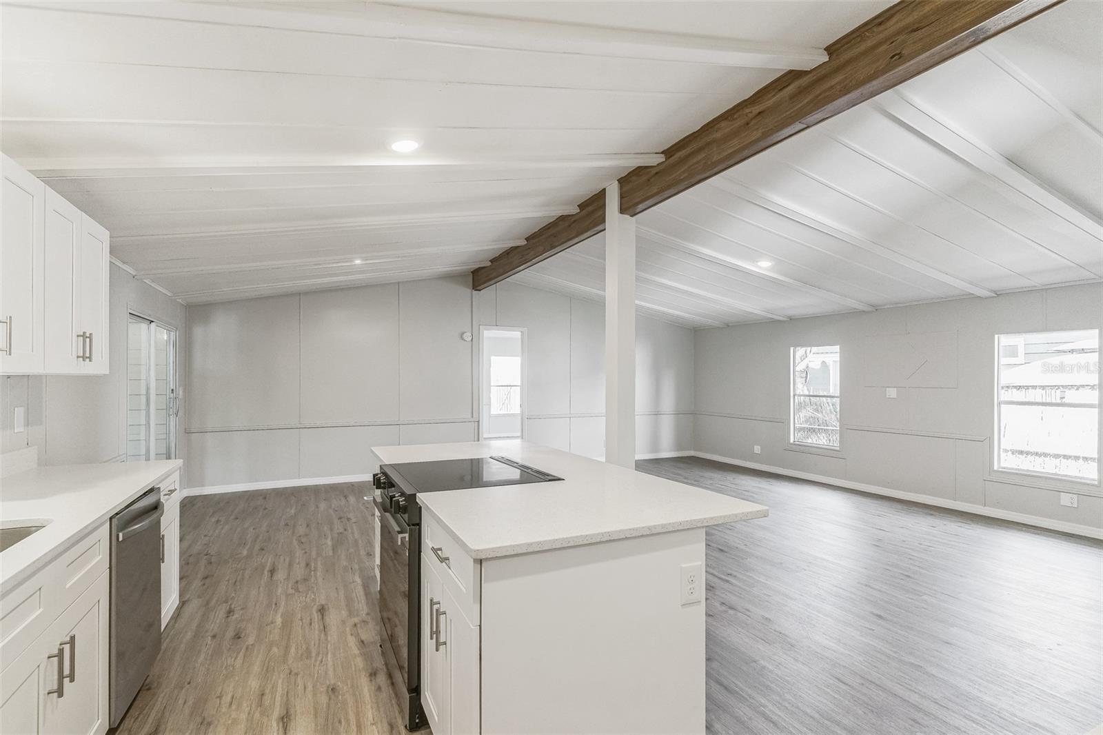 126 MAPLE DR, DEBARY, FL, 32713