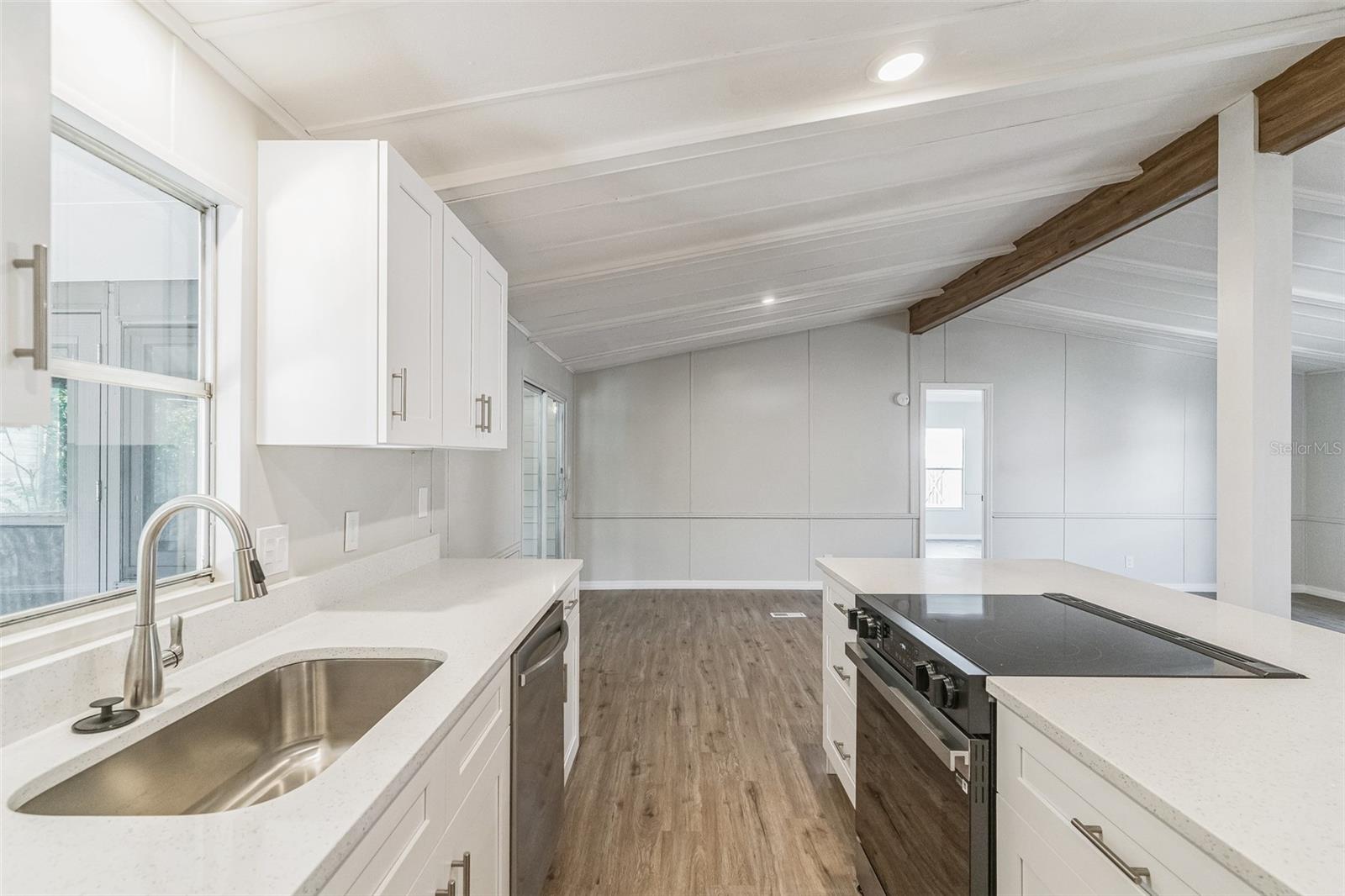 126 MAPLE DR, DEBARY, FL, 32713