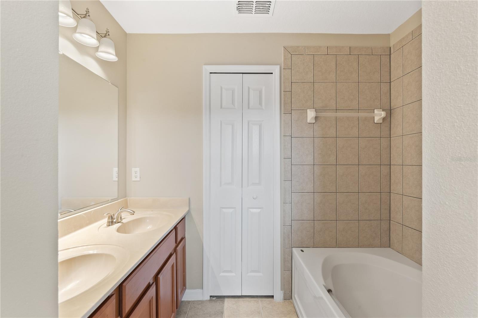 2025 LACIE JO LN, KISSIMMEE, FL, 34743