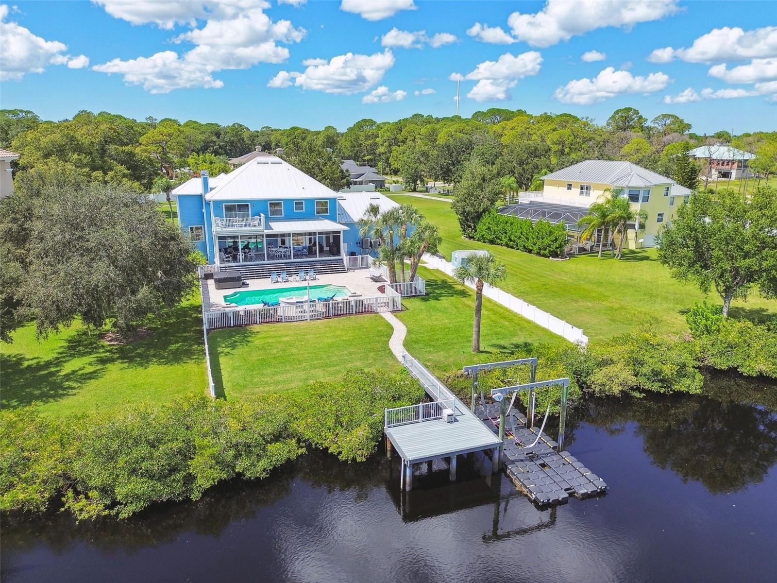 8107 SIERRA MANOR LN, TAMPA, FL, 33635
