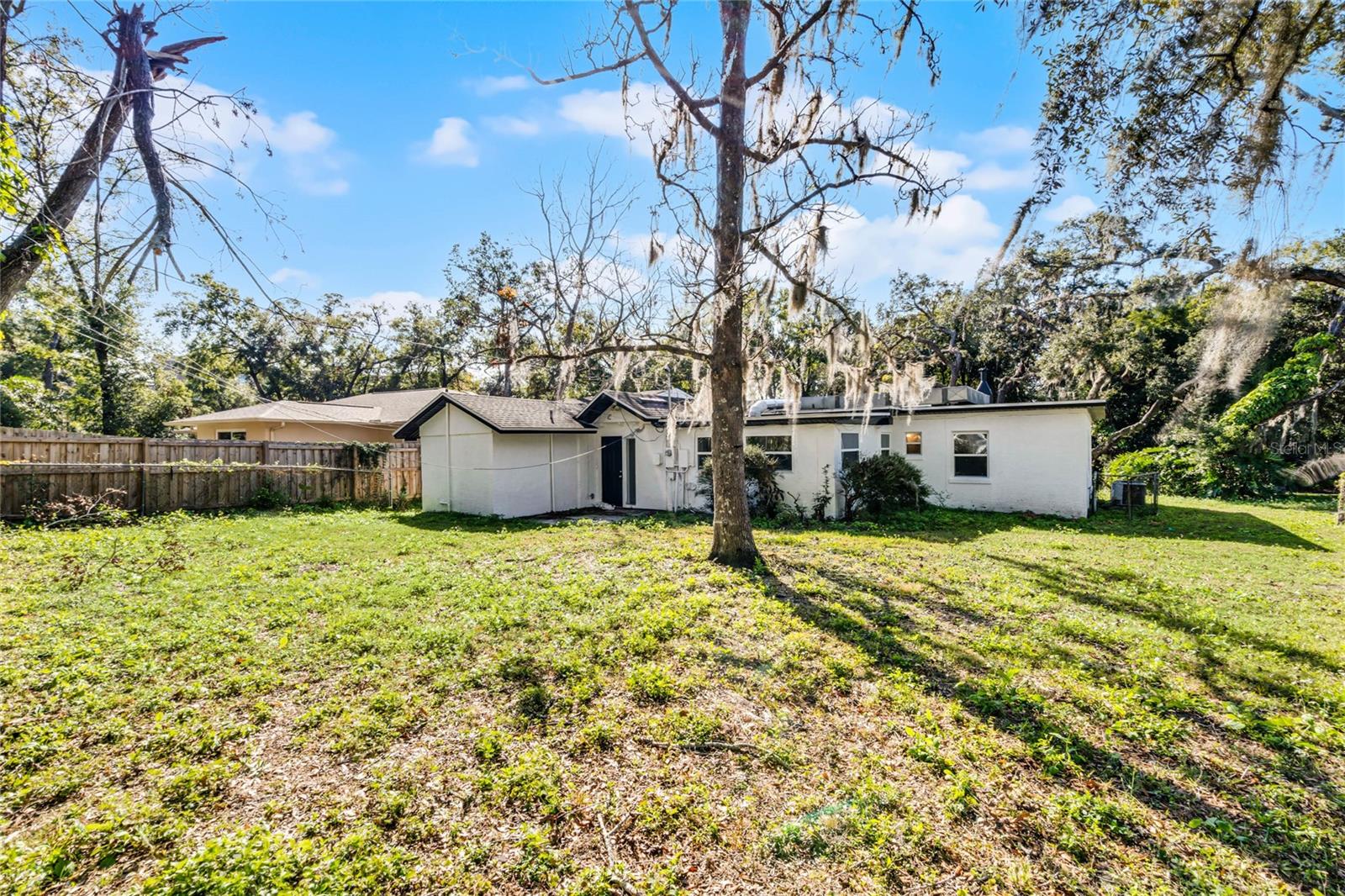 239 S LAKE CORTEZ DR, APOPKA, FL, 32703