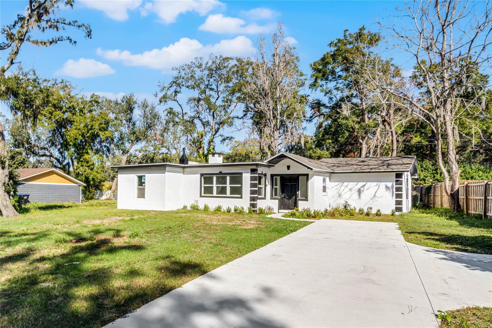 239 S LAKE CORTEZ DR, APOPKA, FL, 32703