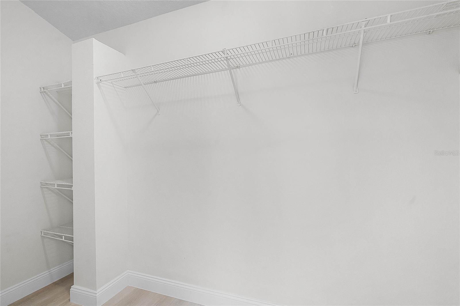 239 S LAKE CORTEZ DR, APOPKA, FL, 32703