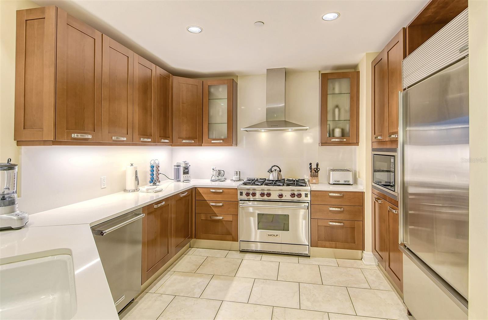 915 SEASIDE DR #410, Weeks 14-15, SARASOTA, FL, 34242