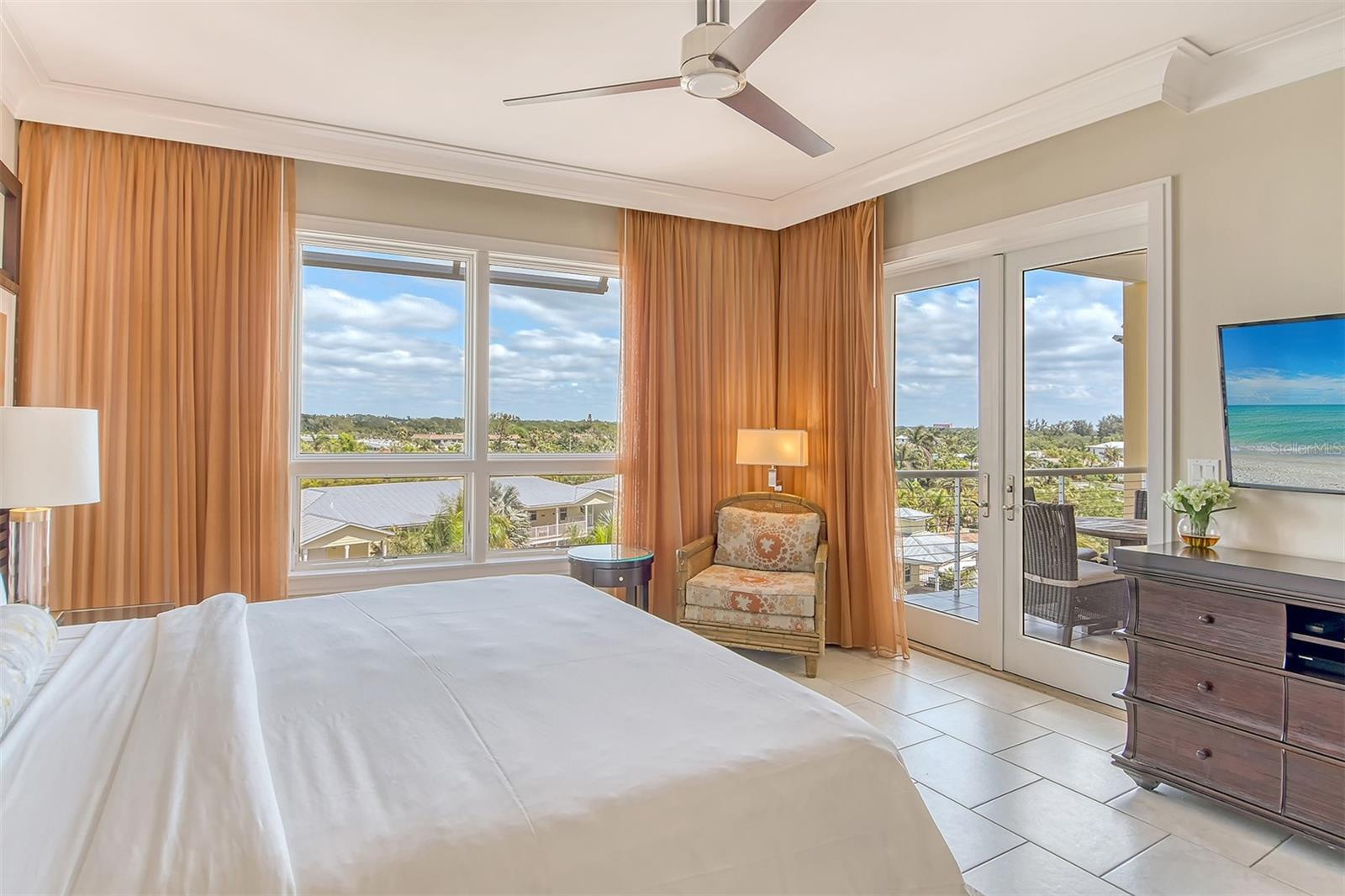 915 SEASIDE DR #410, Weeks 14-15, SARASOTA, FL, 34242