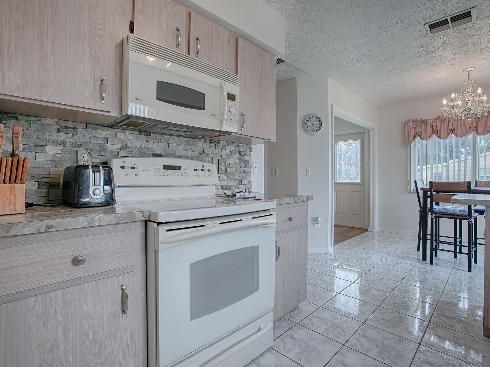 220 WILLOW BROOK DR, LEESBURG, FL, 34748