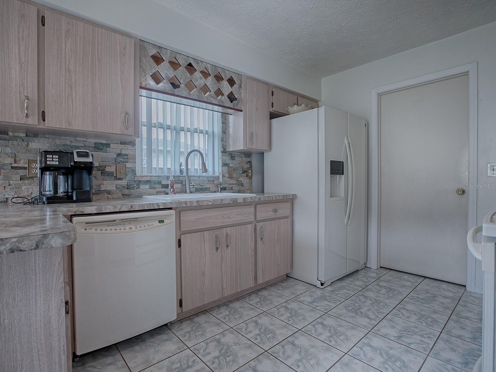 220 WILLOW BROOK DR, LEESBURG, FL, 34748