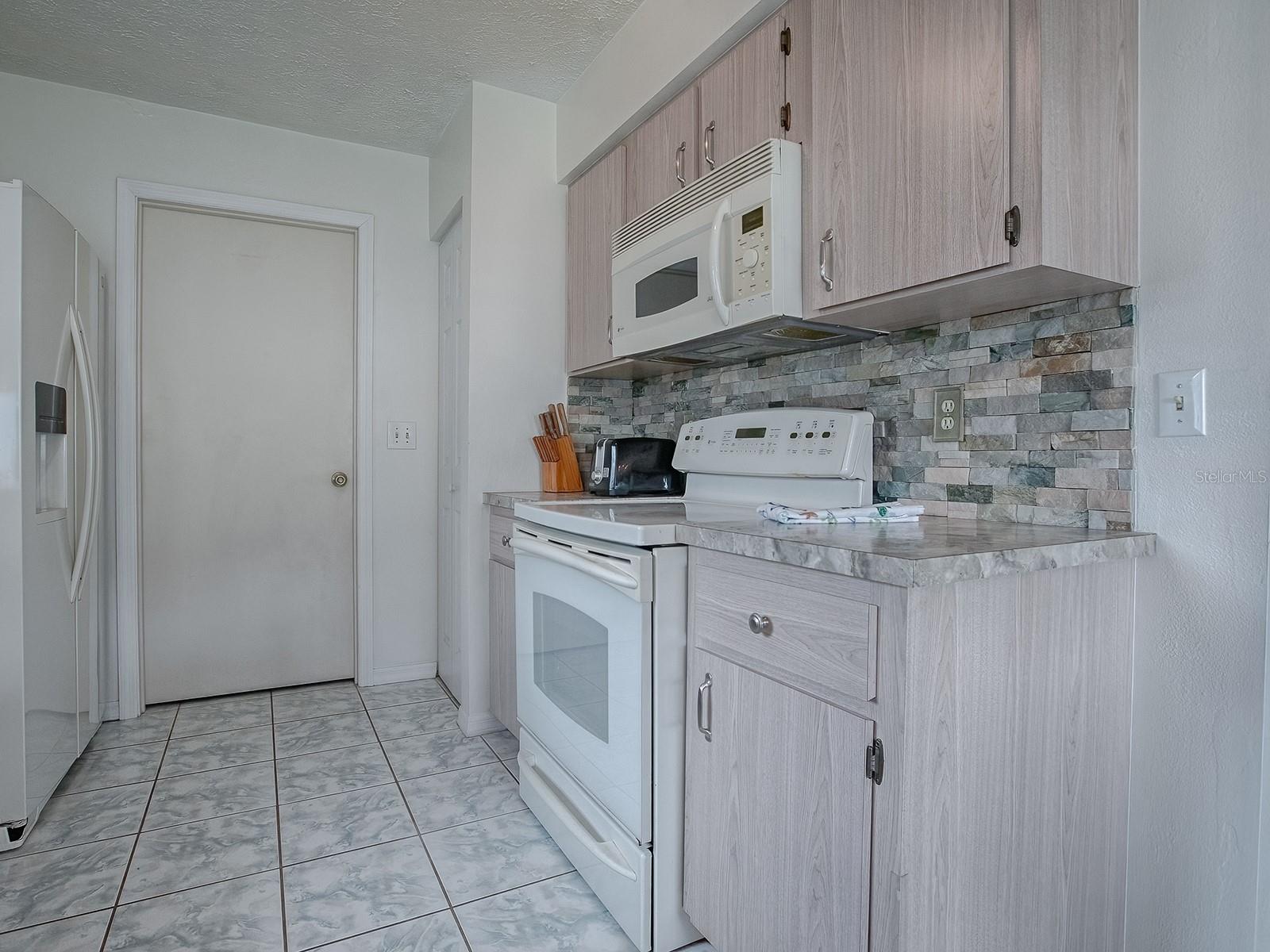 220 WILLOW BROOK DR, LEESBURG, FL, 34748