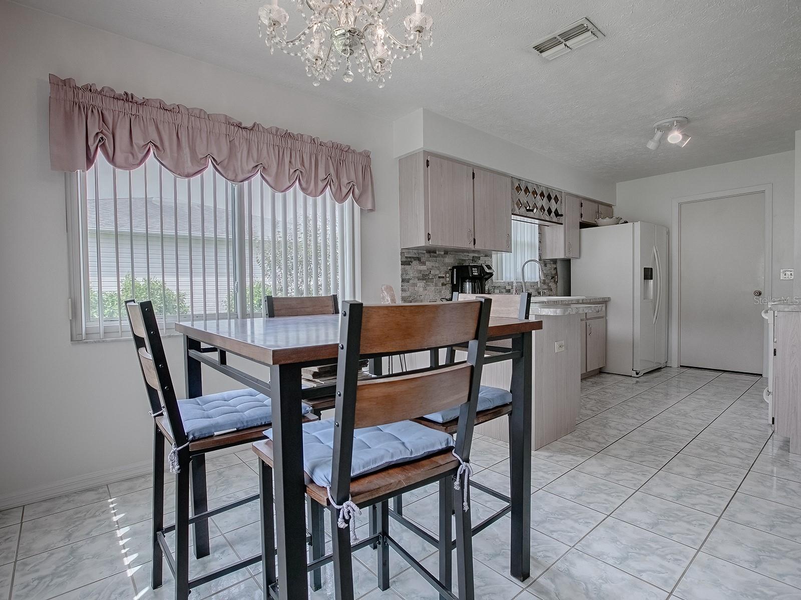 220 WILLOW BROOK DR, LEESBURG, FL, 34748
