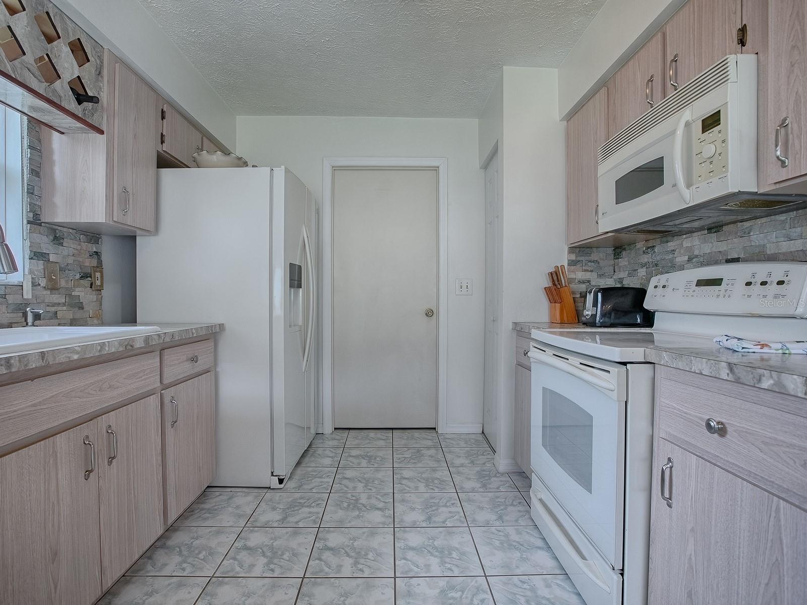220 WILLOW BROOK DR, LEESBURG, FL, 34748