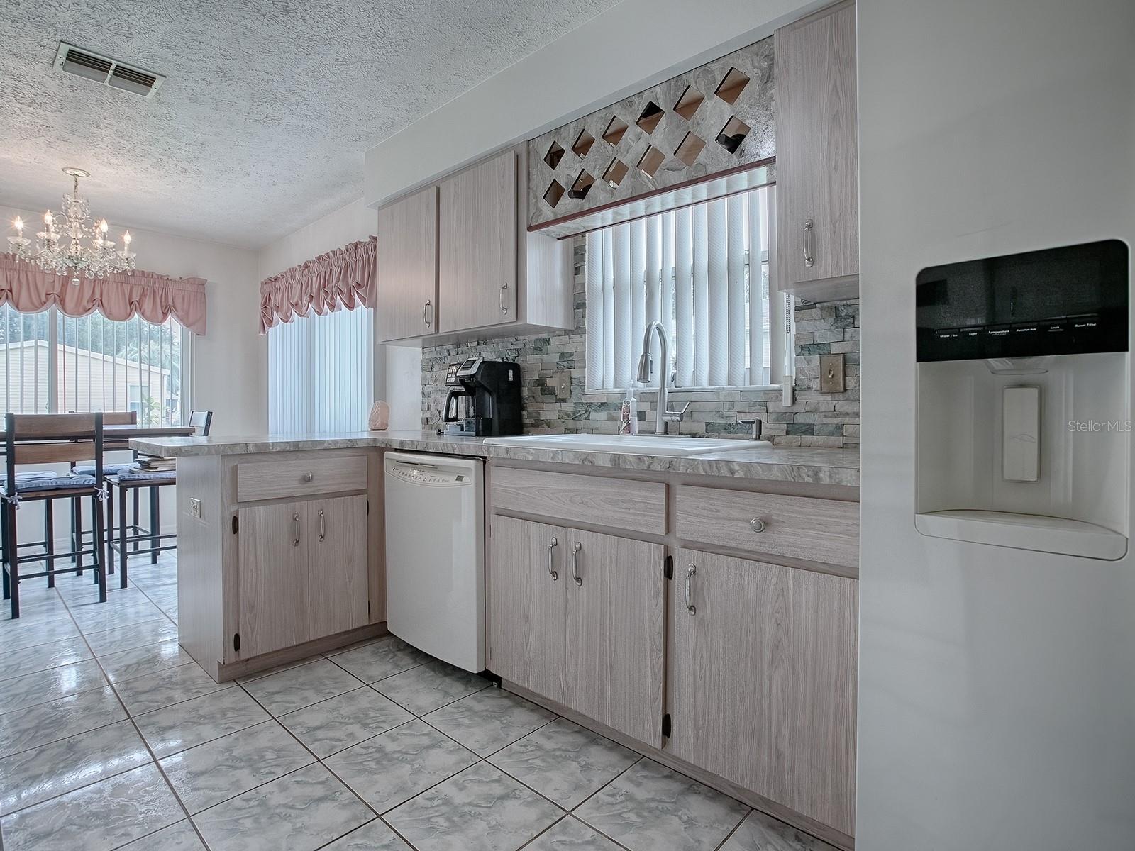 220 WILLOW BROOK DR, LEESBURG, FL, 34748