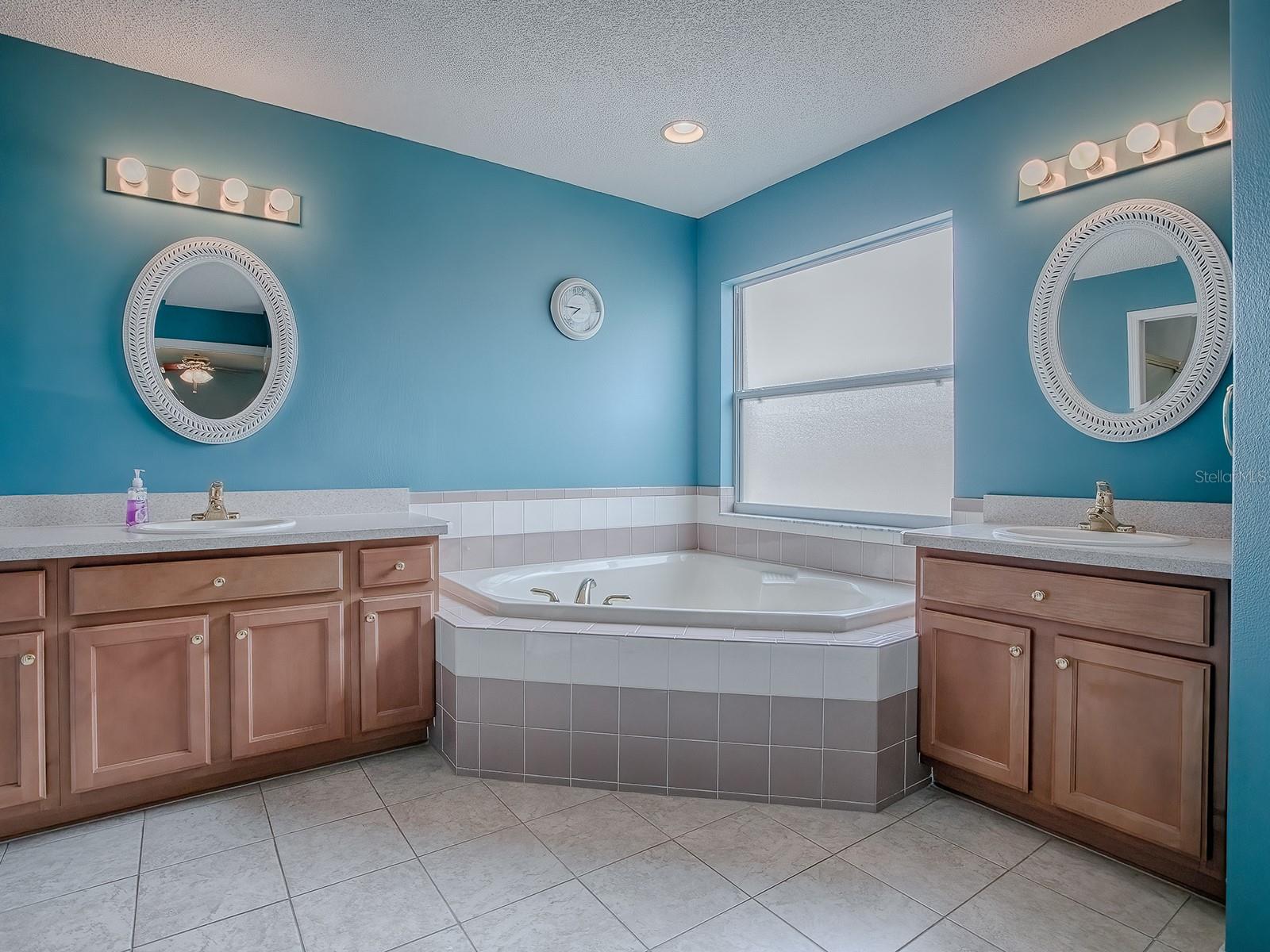 721 OLD OAKS LN, LEESBURG, FL, 34748