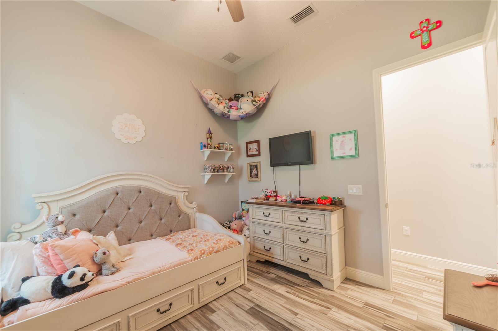 23555 MILFORD DR, EUSTIS, FL, 32736