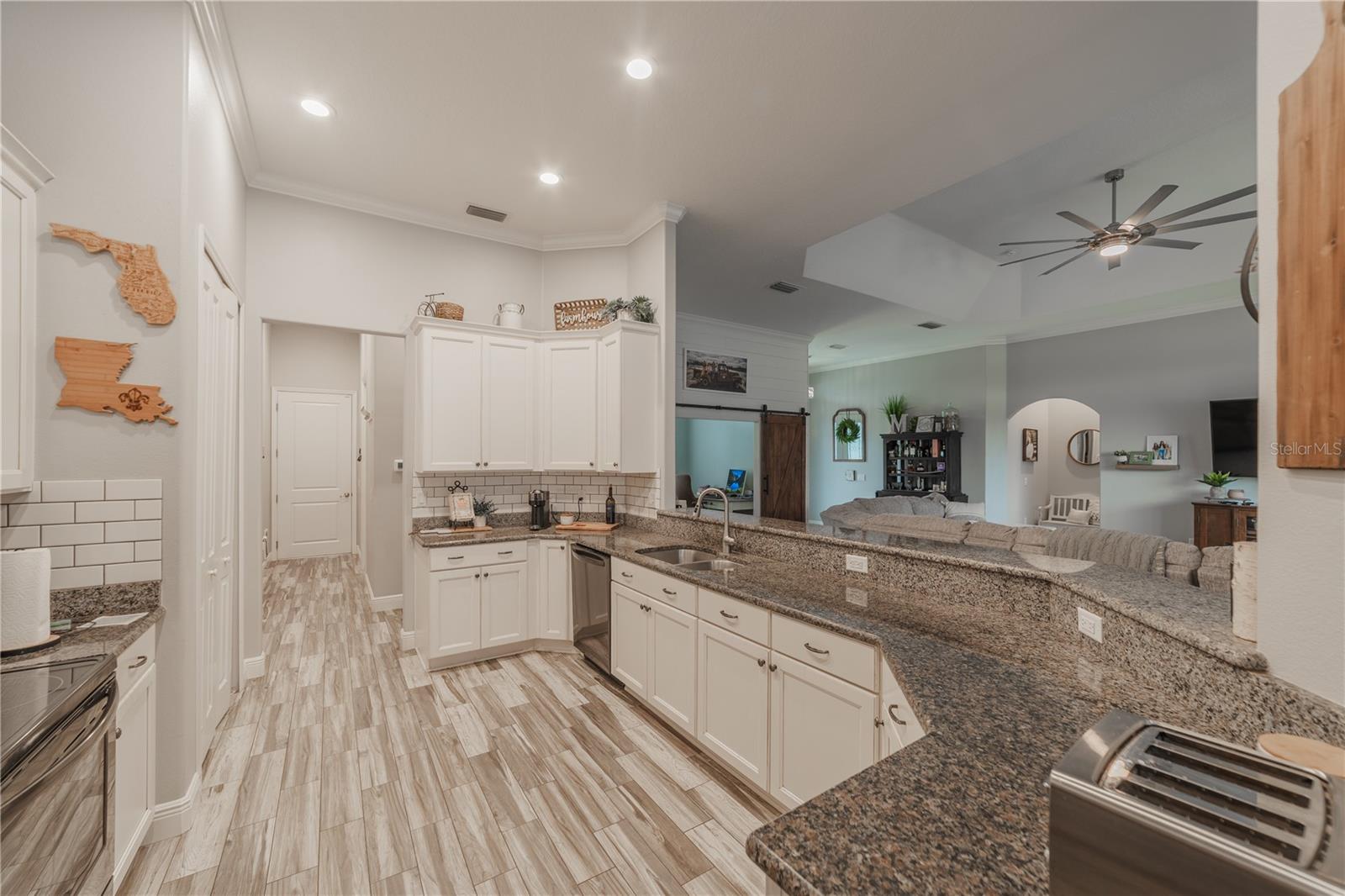 23555 MILFORD DR, EUSTIS, FL, 32736