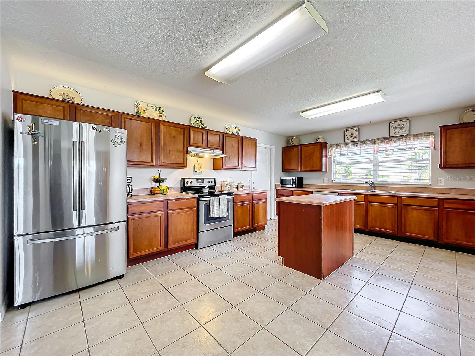 24341 MILFORD DR, EUSTIS, FL, 32736