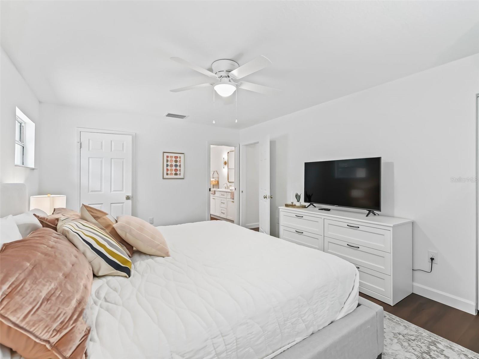 247 W MCCLENDON ST, LADY LAKE, FL, 32159