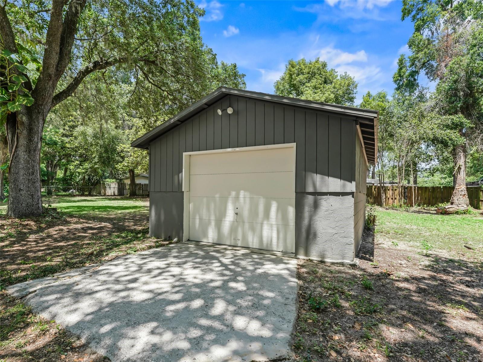 247 W MCCLENDON ST, LADY LAKE, FL, 32159