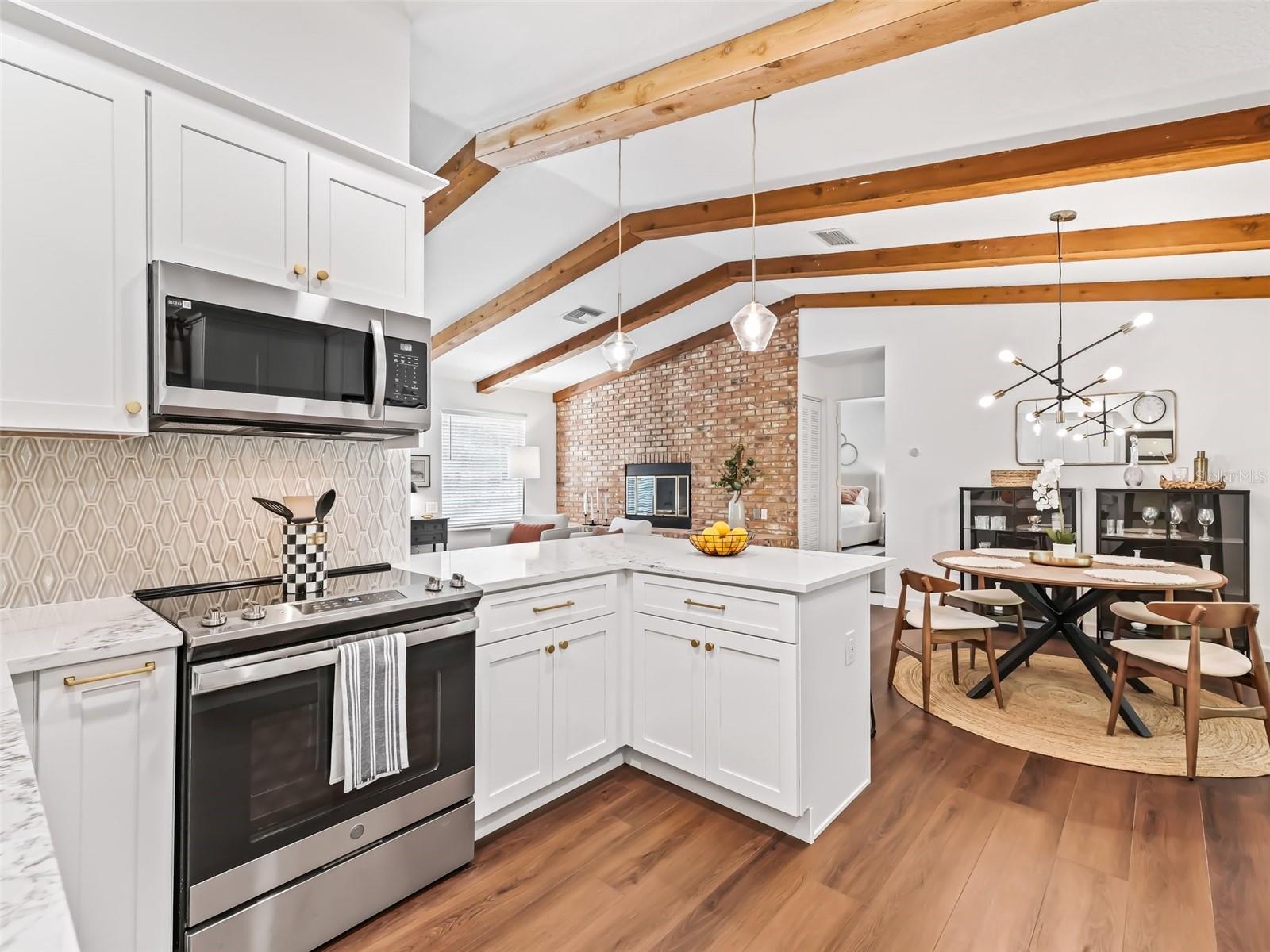 247 W MCCLENDON ST, LADY LAKE, FL, 32159