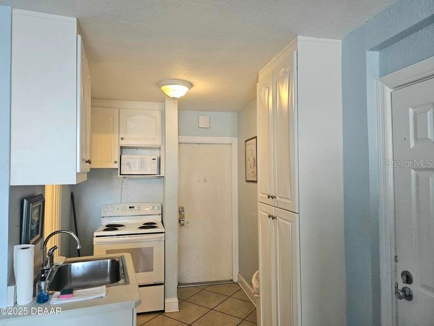 SEA DIP BEACH RESORT CONDO UNIT C01, DAYTONA BEACH, FL, 32118