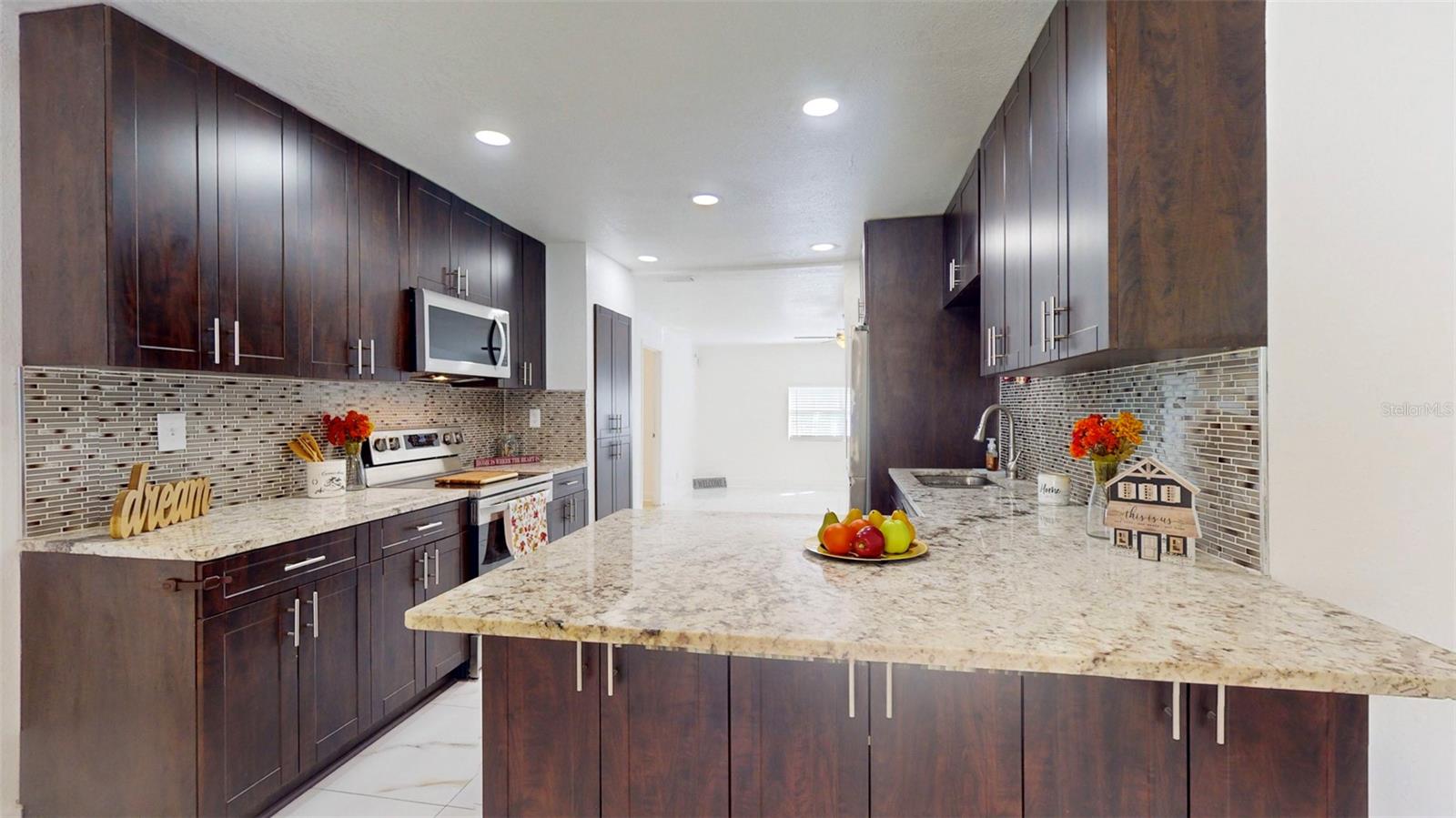 1903 E SHADOWLAWN AVE, TAMPA, FL, 33610