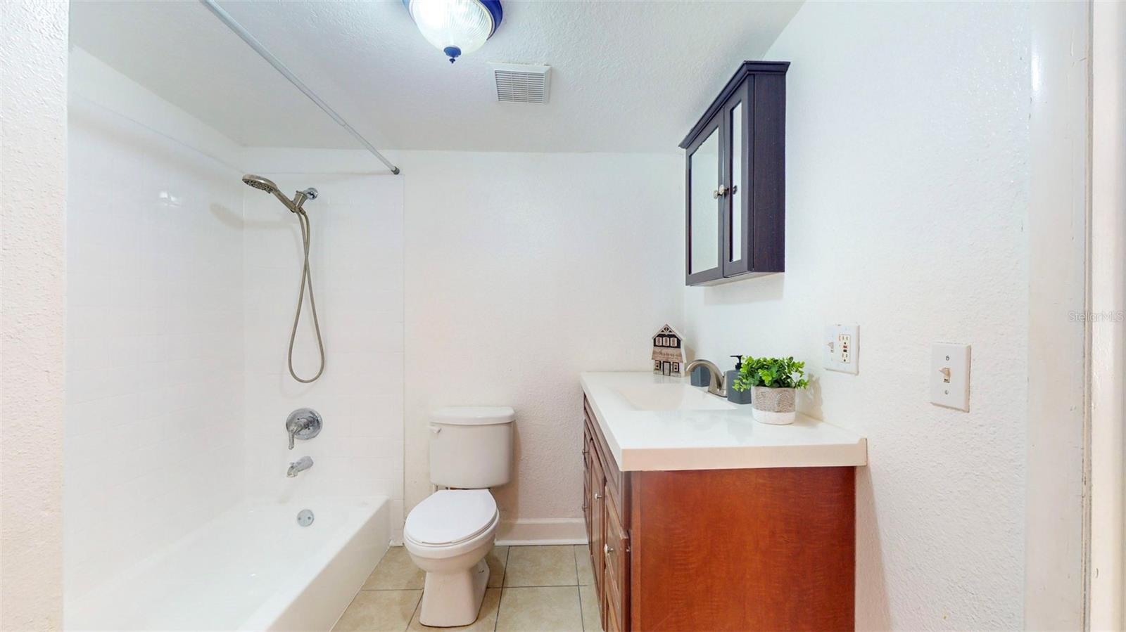 1903 E SHADOWLAWN AVE, TAMPA, FL, 33610