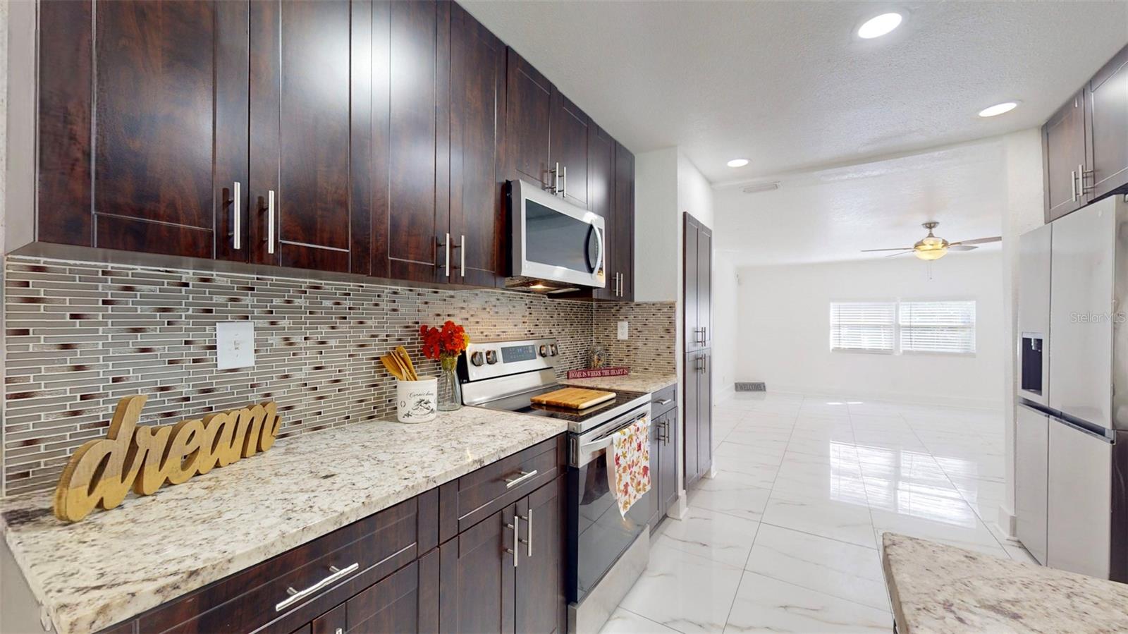 1903 E SHADOWLAWN AVE, TAMPA, FL, 33610