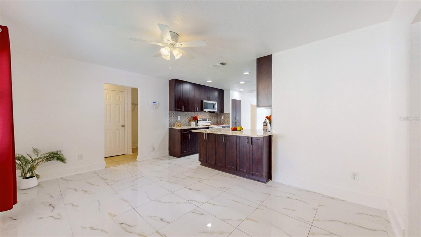 1903 E SHADOWLAWN AVE, TAMPA, FL, 33610