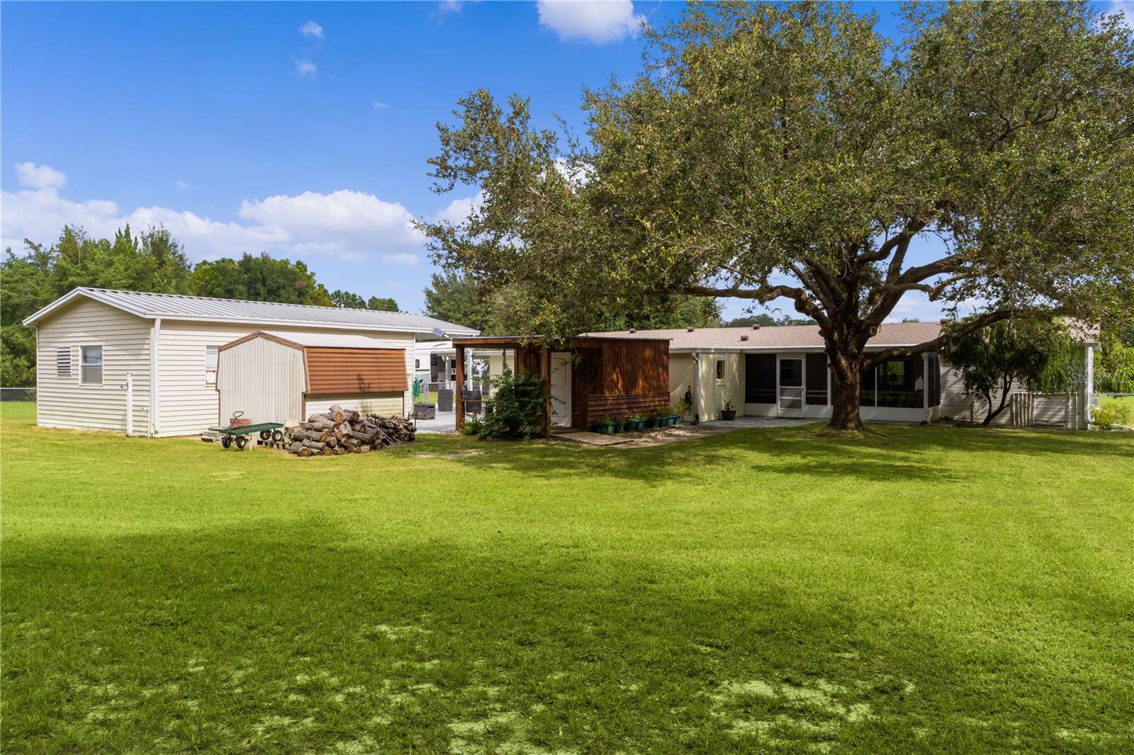 8333 COUNTY ROAD 109A-1, LADY LAKE, FL, 32159