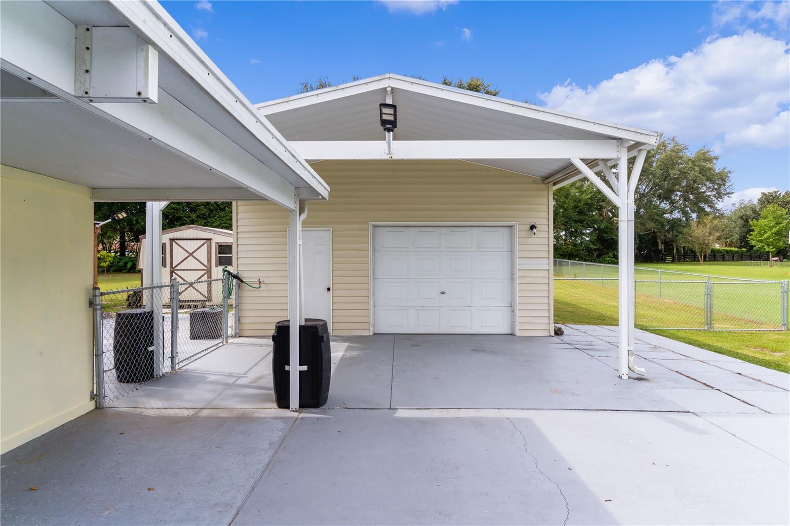 8333 COUNTY ROAD 109A-1, LADY LAKE, FL, 32159