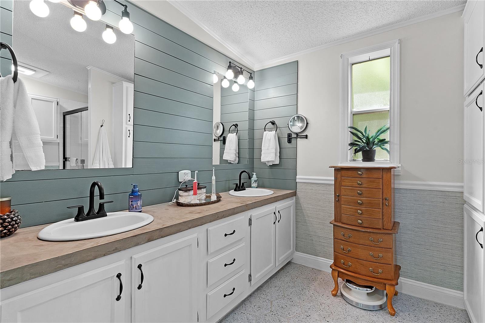 8333 COUNTY ROAD 109A-1, LADY LAKE, FL, 32159