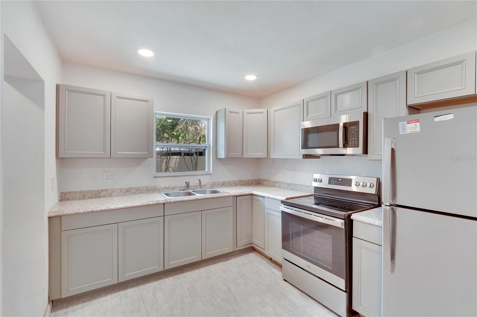 1404 E FRANCES AVE, PLANT CITY, FL, 33563