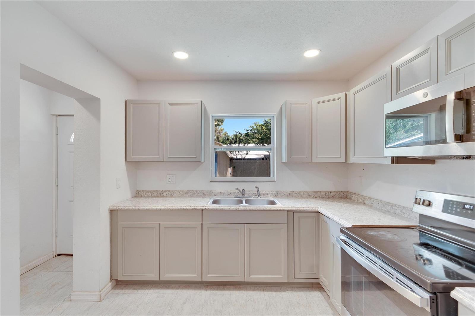 1404 E FRANCES AVE, PLANT CITY, FL, 33563