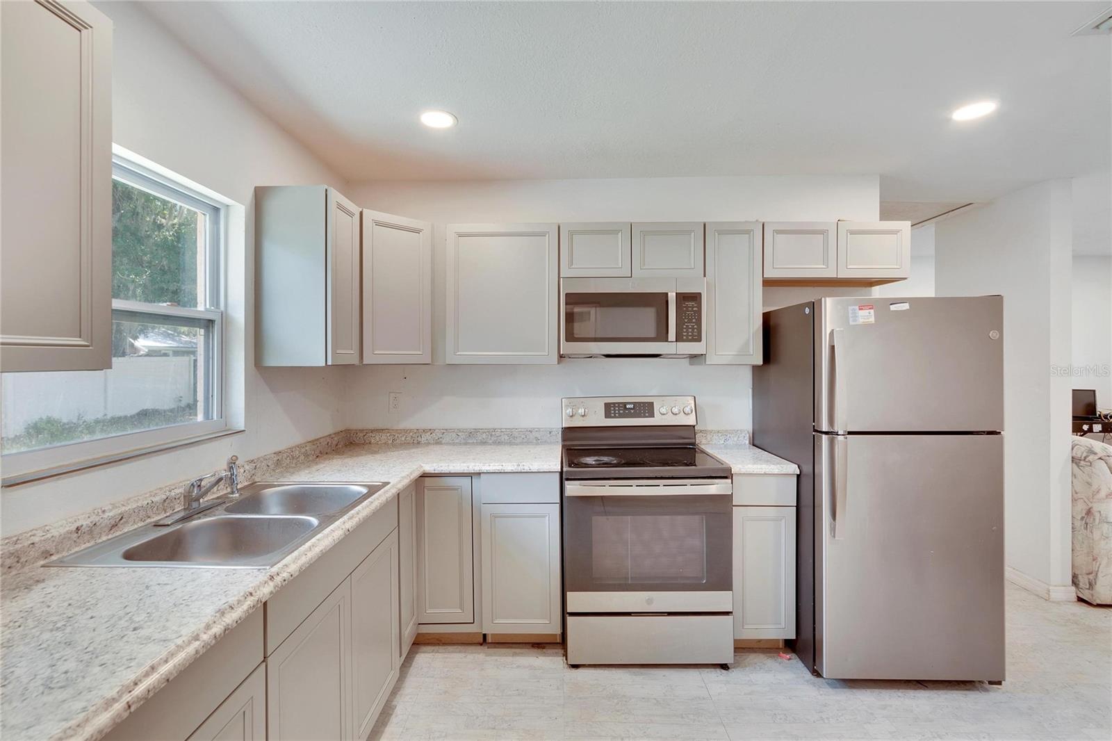 1404 E FRANCES AVE, PLANT CITY, FL, 33563