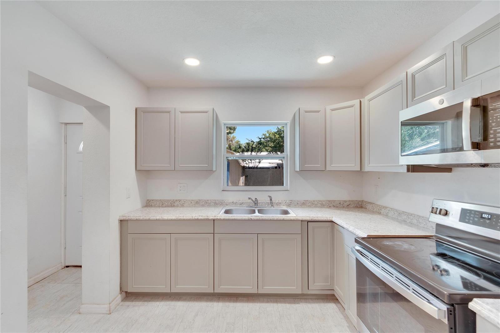 1404 E FRANCES AVE, PLANT CITY, FL, 33563