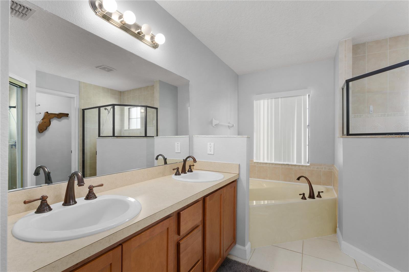 27637 LISA DR, TAVARES, FL, 32778