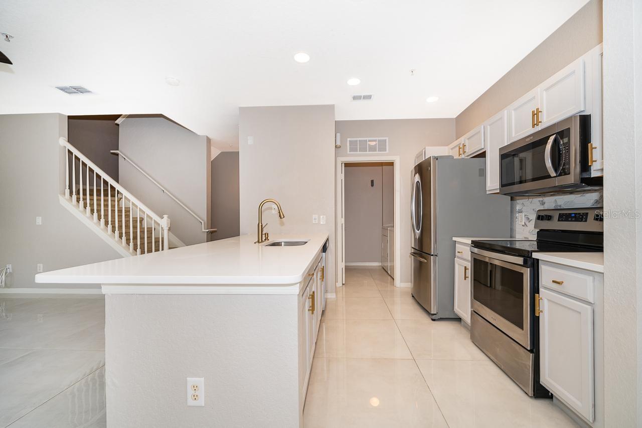 2352 GRAND CENTRAL PKWY #9, ORLANDO, FL, 32839