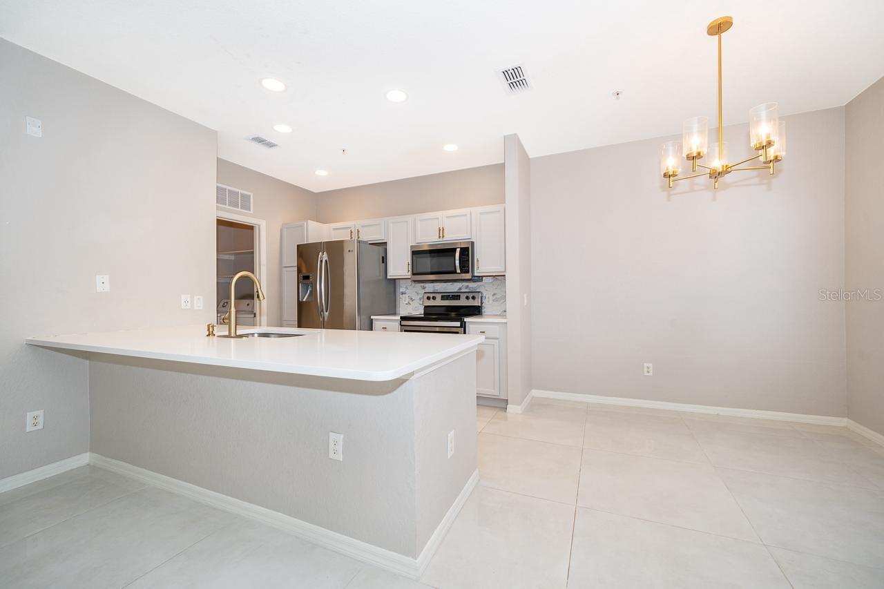 2352 GRAND CENTRAL PKWY #9, ORLANDO, FL, 32839