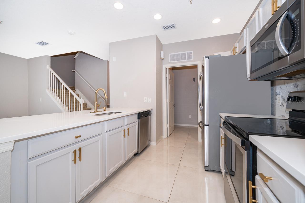 2352 GRAND CENTRAL PKWY #9, ORLANDO, FL, 32839