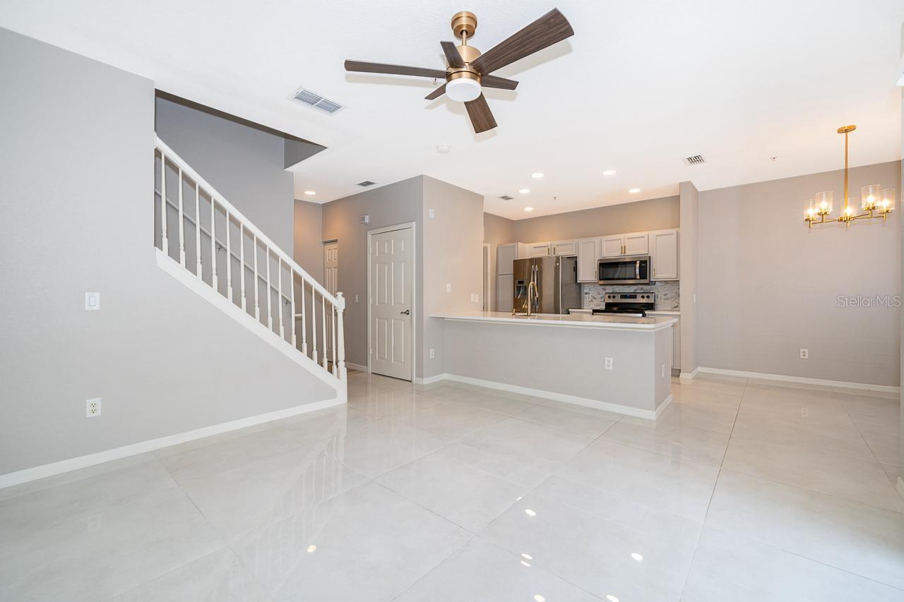 2352 GRAND CENTRAL PKWY #9, ORLANDO, FL, 32839