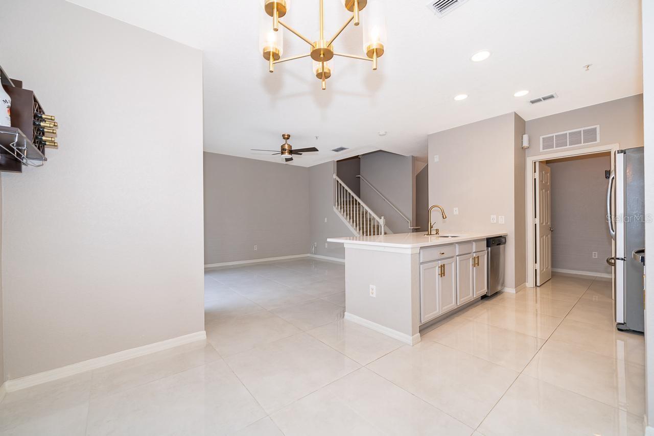 2352 GRAND CENTRAL PKWY #9, ORLANDO, FL, 32839