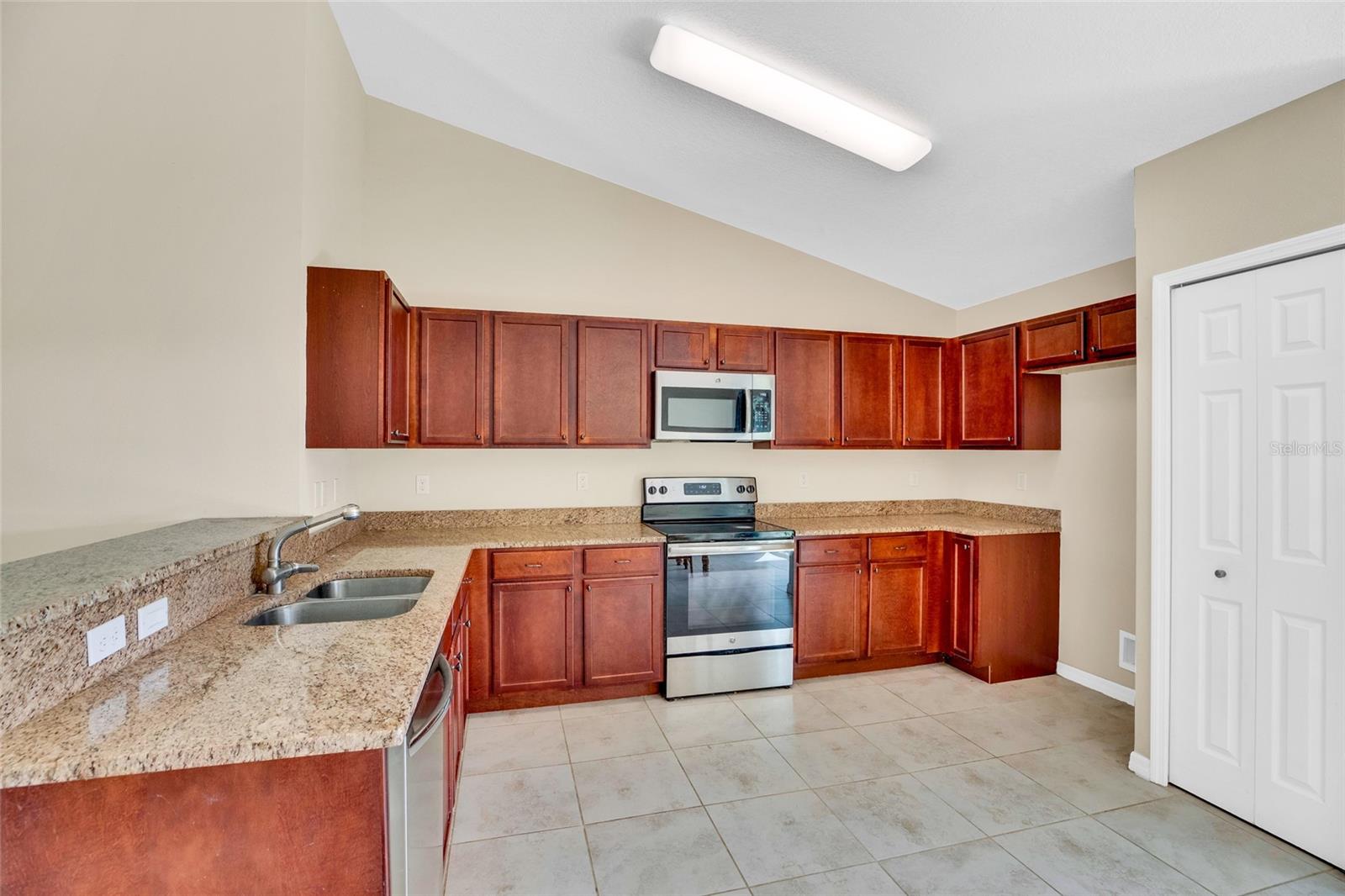 8256 104TH CT, VERO BEACH, FL, 32967
